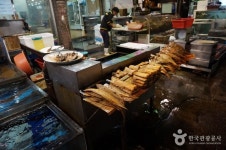 Chungmu Hoetjip (raw fish restaurant) (충무횟집) - Restaurant - Korea travel and tourism information