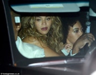 외방커뮤니티 > 헐리우드 > 결혼식날 얼굴에 두드러기 난 솔란지