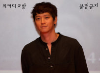 외방커뮤니티 > 디자인교실 > 은 아니고 내 배우 보정전후