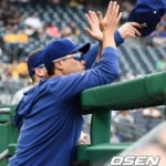 “야구 지능 높은 선수” 류현진의 장타, 로버츠 감독의 감탄 - 조선일보 > 스포츠 > 스포츠 포토 “야구 ...