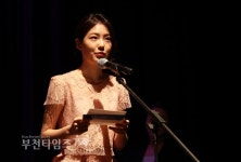 배우 신예은 "BIAF2019 관객상 시상하러 왔습니다" :: 부천타임즈
