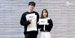 더쿠 - 어느 날 우리 집 현관으로 멸망이 들어왔다.gif