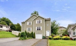 Two Story Tour(투스토리투어) | Beautiful two-story home close to downtown worcester 5beds-4bedroom 후기 및 특가 예약, 월스터 2026 | 트립닷컴