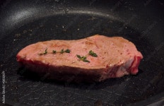 Cuisson d'un steak Stock Photo | Adobe Stock Cuisson d'un steak Stock Photo