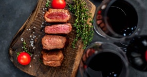 Connaissez-vous la règle 3-3-2-2 pour obtenir la cuisson parfaite de votre steak ? | Flipboard