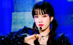스테이씨유 | 더쿠 - 원덬이가 좋아하는 스테이씨 윤 양갈래 포니테일 .jpg