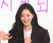 살롱더쿠;salontheQoo | 더쿠 - 김지원 살롱드립에서 유독 꾸민거같지도 않은데 개예뻐
