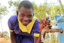 아이더해남점 | Stories of resilience: Solar power keeps the water flowing for school, villages