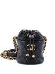 CHANEL Pre-Owned 2021-2024 미니 퀼팅 캐비어 트위스트 유어 버튼 드로스트링 버킷 백 | 블랙 | FARFETCH KR