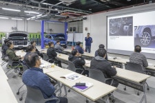 한국GM동서변바로서비스 | GM 한국사업장, 글로벌 표준 정비 교육 성료 < 업계소식 < 뉴스 < 기사본문 - 오토트리뷴 "신입 직원까지 케어"... GM 한국사업장, 글로벌 표준 정비...