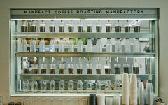 이알커피연희(ER coffee) | 연희동 나들이 필수 코스, 카키스와 매뉴팩트 커피가 협업을 진행했다