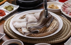(주)바다푸드북지점 | 힘 좋은 '바다의 깡패' 국산 손질 바다장어 by (주)해누리푸드시스템