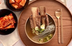호랑이왕갈비백천점 | 왕!크니까 왕!맛있다 찐 왕갈비로 만든 20년 전통 운천왕갈비탕 by 운천설렁탕
