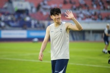 손흥민, 토트넘 유니폼 입고 고별전… 6만 관중 박수 받는다 - 뽐뿌:축구포럼 손흥민, 토트넘 유니폼 입고 고별전… 6만 관중 박수 받는다