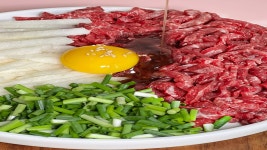 주식회사 안영한우 | 먹어본 사람만 안다는 한우육회+무료 소스증정 1+1 행사!! by 동행주식회사 농업회사법인