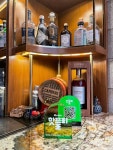 주식회사 푸시풋살룬(Pussyfoot Saloon Co.,Ltd) | 멜론매거진>멜론 여행이 고픈 당신, 이태원으로! '푸시풋살룬'