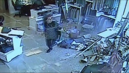 Woman narrowly escapes as car slams into salon | Miami Herald Woman narrowly escapes as car slams into salon
