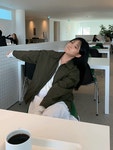 뮤트웜 체이드 카라 점퍼