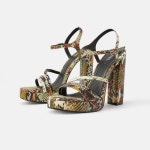 About @laurenheliza - Poshmark