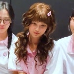 진스핑크 ♡.𝄞 𝐍𝐉𝐏𝐈𝐍𝐊.𝐙𝐈𝐏 🎀⁺🪽. 새로운 머리 + 새로운 티셔츠 + 새로운 청바지 + 보이시나요!