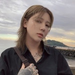 어테치헤어 붙임머리 | DAN on Instagram: “머리 하나 붙였다고 이하나가 밤마다 건드네;;😨 . . . #유이쌤 #아스카헤어강남점 #아스카헤어 #붙임머리 #강남붙임머리”