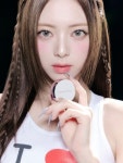 ‘버스 손잡이’만한 대왕 귀걸이도 미모로 이겨버린 ‘ITZY’ 유나