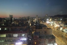 https://www.airbnb.co.kr/rooms/10499982?location=홍대입구역 | 한국