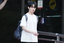 주식회사 이리노리 | Pin page Pin de 이리농 em Lee Know em 2024