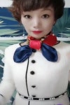 스카프에 있는 핀