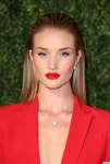 Slicked hair에 관한 상위 25개 이상의 Pinterest 아이디어 | 에디토리얼 헤어, 패션 메이크업 사진 및 패션 잡지 메이크업