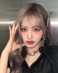 Liz 리즈 LIZ on Instagram: "해야 안녕 ☀️☀️" in 2024 | Liz, Purple grey hair, Pretty people