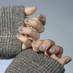 유니스네일(UNI'SNAiL) | UNISTELLA TREND NAIL /유니스텔라_네일 в Instagram: «고급스러운 실버글리터 🖤💫 . . #unistella #unistellanails #weddingnails...