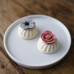 떡요미 😍💕 . #maisonolivia #ricecake #whitebeanpast #whitebeanpasteflower #koreaflowercake #korearicecake #flowercake...