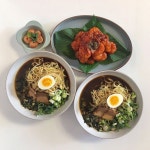 저번에 먹은 올어바웃푸드 맛있어서 또 점심으로 해먹었다 🍜🍤 깐쇼새우 완전 바삭하고 맛있다 ㅠㅠㅠㅠㅠ 미소라멘도 돈코츠랑 다른매력으로...