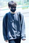 공항성진학원 | 170518 김포공항 출국 오늘 패션 포인트: 선글라스 🕶️😎 그래도 성진 이쁜 눈 보고싶다...> < #데이식스 #DAY6 #성진 #Sungjin...