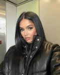 사브리나인혜화 | Pin page 𝑆 𝐴 𝐵 𝑅 𝐼 𝑁 𝐴 | 사브리나 on Instagram in 2024 | Fashion, Leather, Puffer