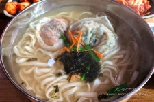수제권만두&네일모아 | 민락2지구 만두 잘하는 곳 ; 수제 권만두 저도 권작가스튜디오를 하면서 집 앞에 권만두 라는 수제만두집이... - 2020 | 밥, 집