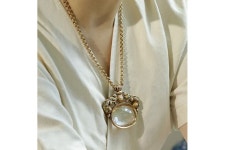 Google 이미지 검색결과: https://cdn.shopify.com/s/files/1/0800/0129/products/large_shell_fob_worn_2_WEB.jpg?v=1564449924 - 2020