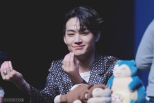 ปักพินโดย Fonz ใน aG7 JB Defsoul ⏩ 제이비