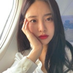 은또(또블리) di Instagram "뱅기안에서 햇빛이 넘 예뿌길래 찰칵🙆🏻♀️ ⠀⠀⠀ ⠀⠀⠀ ⠀⠀⠀ #셀카 #셀스타그램 #selfie"
