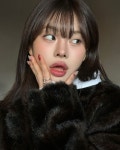 손톱 새 단장도 하고 예쁜 반지도 끼고 추우니까 털북숭이도 입고 @yooniknail