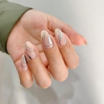 for a Festive, Frosted Mani 16 Winter Chrome Nail Ideas for a Festive, Frosted Mani - 2024 | 크롬 네일, 손톱 영감, 새해 네일