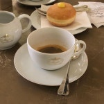 #밀라노#marchesi1824 몬테나폴레오네에 있는 프라다 카페 🖤 | Tableware, Glassware