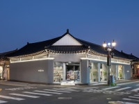 씨제이올리브영(주) 경주황남점 | 올리브영 경주황남점의 토우 캐릭터를 개발하고 제작하였습니다. 매장 내 잘 가꿔진 뒷 마당에서 만나 볼 수 있습니다. 🫒...