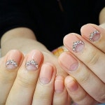 Korean nail artist。ネイリスト on Instagram: “너무 깨끗하게 베이지 딥프렌치 그리고 라인따라 스와로브스톤도 쪼로록...