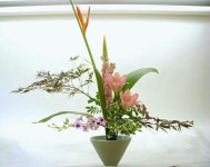Ikebana is beautiful arrangement. | 꽃꽂이