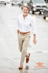 What keeps this look fresh instead of boring? The perfec… | 남성 패션 스타일, 남자 여름 스타일, 신사 스타일