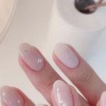 네일바이쭈🎀 수원네일/영통네일/망포네일/망포역네일 on Instagram: "여리여리🤍 #웨딩네일 #봄네일 #화이트네일 #심플네일 #여성스런네일...
