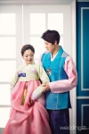 designed by 김진향한복고급스러운 양단 소재의 쾌자를 착용한 신랑과... 칼라를 착용한 사랑스러운 신부. … | 한국 드레스, 한복 결혼식, 한국 소녀