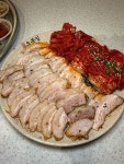 낙지옥 낙지볶음&냉수육&칼국수 전문점 고산점 | 넓적한 칼국수면이 쫀득하다. 통낙지가 실하고 통실하게 들어서 깜짝 놀랐다. 밑반찬도 한상 가득 주신다. 주위에 오봉집이 있으면 행운이다....